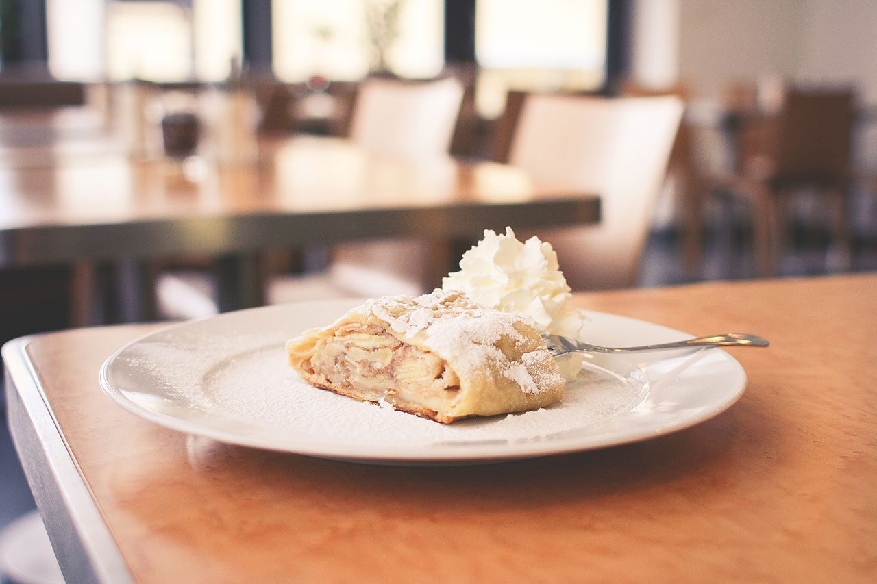 信息化就是计算机、通信和（    ）的现代化。