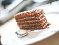 EAI包括的内容很复杂，涉及到结构、硬件、软件、流程等企业系统的各个层面，具体可分为如下的集成层面：界面集成、平台集成、（      ）、应用集成、过程集成。